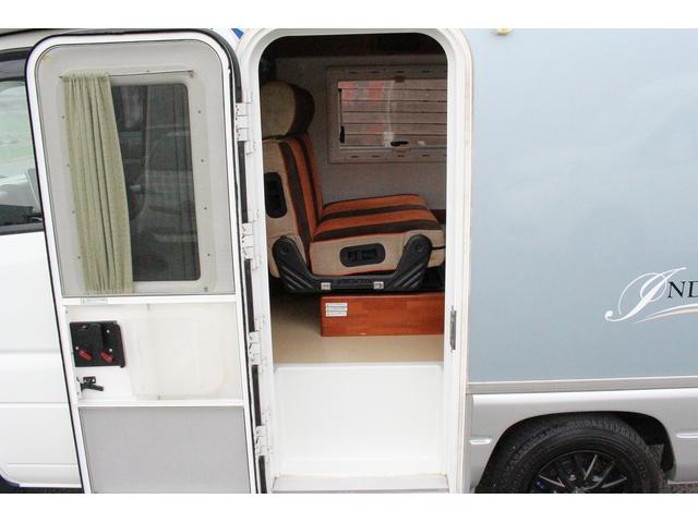 ＮＴ１００クリッパートラック スリーセブン　インディ７２７　１２Ｖクーラー　新品２００Ａｈリチウムバッテリー　ＦＦヒーター　新品走行充電器　新品外部充電器　新品フレキシブルソーラーパネル　シンク　リアスピーカー　前後ドライブレコーダー　ポップアップルーフ車（51枚目）