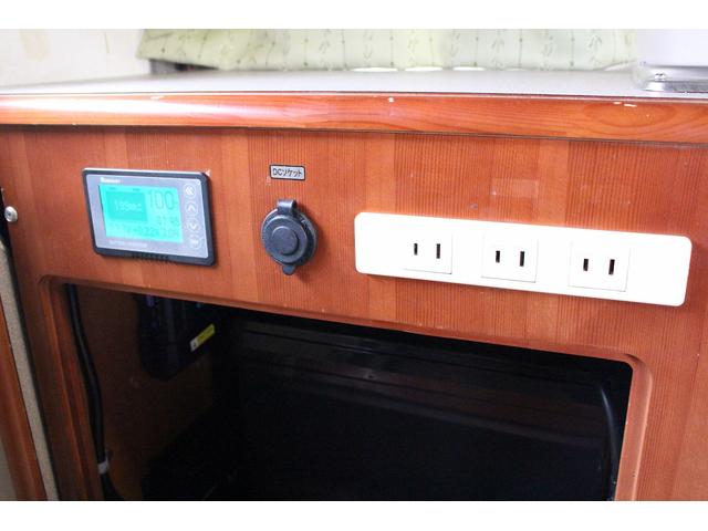 ＮＴ１００クリッパートラック スリーセブン　インディ７２７　１２Ｖクーラー　新品２００Ａｈリチウムバッテリー　ＦＦヒーター　新品走行充電器　新品外部充電器　新品フレキシブルソーラーパネル　シンク　リアスピーカー　前後ドライブレコーダー　ポップアップルーフ車（59枚目）