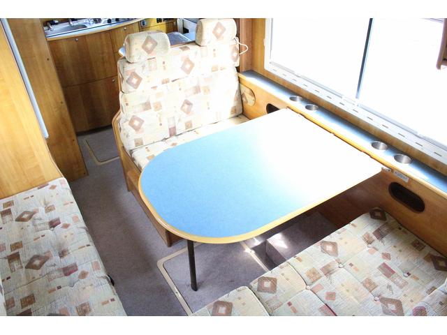 カムロード バンテック　ジル　４ＷＤ　家庭用エアコン　ＦＦヒーター　オーニング　トリプルサブバッテリー　走行充電　外部充電　１５００Ｗインバーター　トイレ　シャワー　温水ボイラー　３ＷＡＹ冷蔵庫　ＴＶ　エアサス　ワンオーナー車（4枚目）