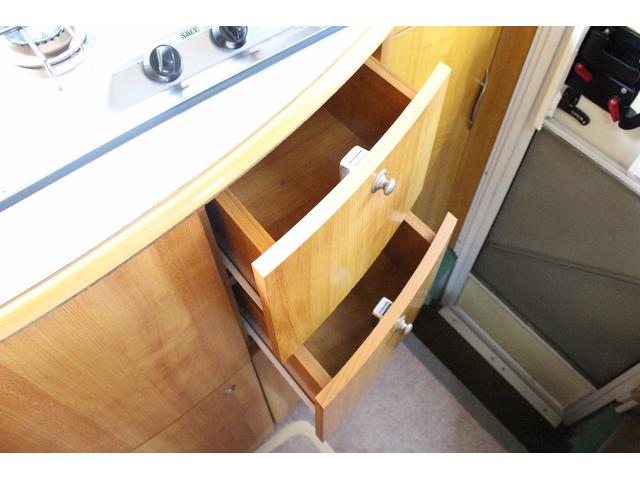 カムロード バンテック　ジル　４ＷＤ　家庭用エアコン　ＦＦヒーター　オーニング　トリプルサブバッテリー　走行充電　外部充電　１５００Ｗインバーター　トイレ　シャワー　温水ボイラー　３ＷＡＹ冷蔵庫　ＴＶ　エアサス　ワンオーナー車（64枚目）