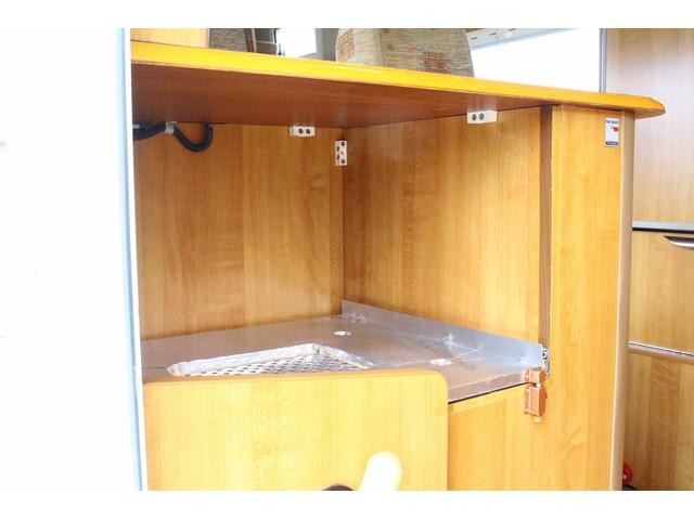 カムロード バンテック　ジル　４ＷＤ　家庭用エアコン　ＦＦヒーター　オーニング　トリプルサブバッテリー　走行充電　外部充電　１５００Ｗインバーター　トイレ　シャワー　温水ボイラー　３ＷＡＹ冷蔵庫　ＴＶ　エアサス　ワンオーナー車（67枚目）