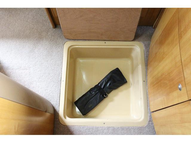 カムロード バンテック　ジル　４ＷＤ　家庭用エアコン　ＦＦヒーター　オーニング　トリプルサブバッテリー　走行充電　外部充電　１５００Ｗインバーター　トイレ　シャワー　温水ボイラー　３ＷＡＹ冷蔵庫　ＴＶ　エアサス　ワンオーナー車（68枚目）