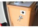 キャンピングカー広島　ポップコンｅＥ　ポップアップルーフ　ＦＦヒーター　冷蔵庫　シンク　カセットコンロ　架装部ＴＶ　サブバッテリー　走行充電器　外部充電器　３５０Ｗインバーター　地デジチューナー　ナビ　バックカメラ　ＥＴＣ　１オーナー車（62枚目）