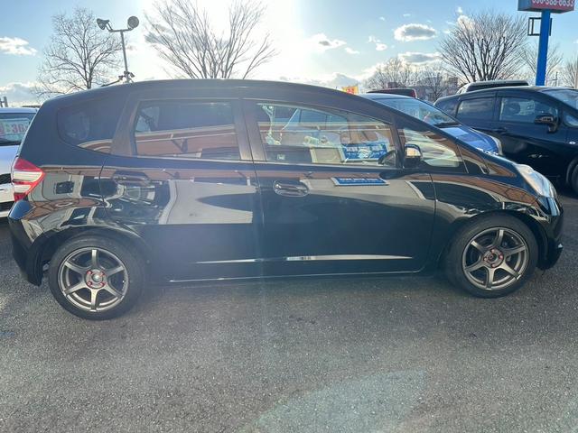 フィット Ｇ　ナビ　ＴＶ　バックカメラ　ＥＴＣ　アルミホイール　キーレスエントリー　衝突安全ボディ（8枚目）