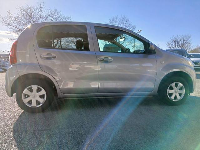 パッソ Ｘ　クツロギ　ナビ　ＴＶ　Ｂｌｕｅｔｏｏｔｈ接続　Ｂカメラ　ＥＴＣ　スマートキー　ベンチシート　盗難防止システム　ＡＢＳ　衝突安全ボディ（8枚目）