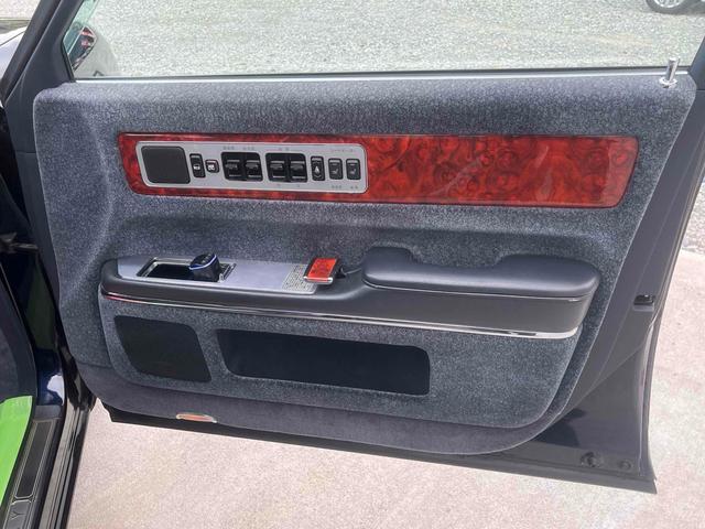 センチュリー 標準仕様車　デュアルＥＭＶパッケージ　ナビ　シートヒーター　ＣＤ　カセット　エアコン（8枚目）