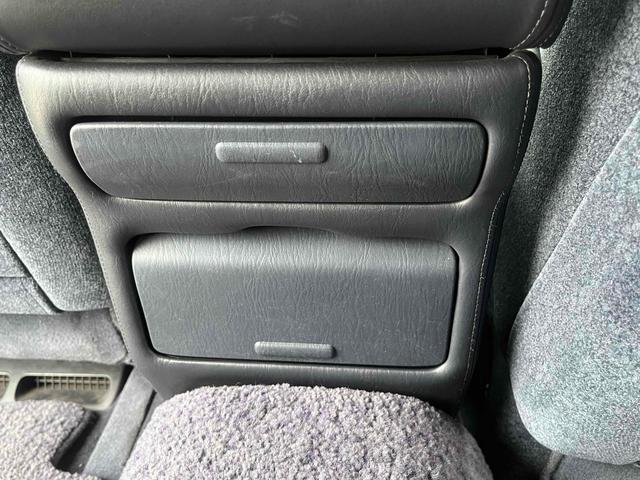 センチュリー 標準仕様車　デュアルＥＭＶパッケージ　ナビ　シートヒーター　ＣＤ　カセット　エアコン（33枚目）
