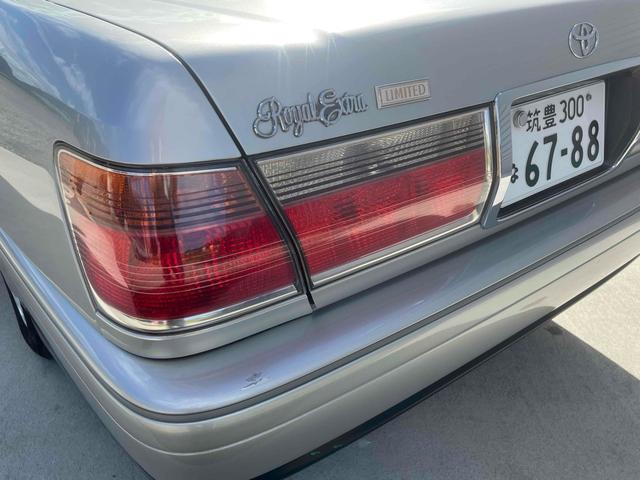 クラウン ロイヤルエクストラリミテッド　ＥＴＣ　アルミホイール　ＡＴ　キーレスエントリー　電動格納ミラー　パワーシート　ＣＤ　カセット　衝突安全ボディ　ＡＢＳ　エアコン　パワーステアリング　パワーウィンドウ　運転席エアバッグ（16枚目）