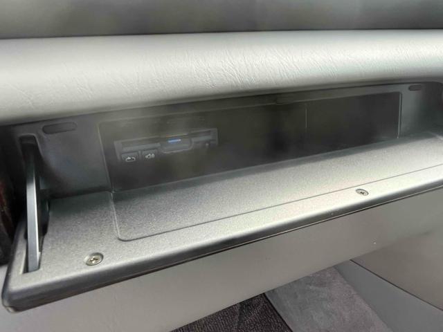 クラウン ロイヤルエクストラリミテッド　ＥＴＣ　アルミホイール　ＡＴ　キーレスエントリー　電動格納ミラー　パワーシート　ＣＤ　カセット　衝突安全ボディ　ＡＢＳ　エアコン　パワーステアリング　パワーウィンドウ　運転席エアバッグ（28枚目）
