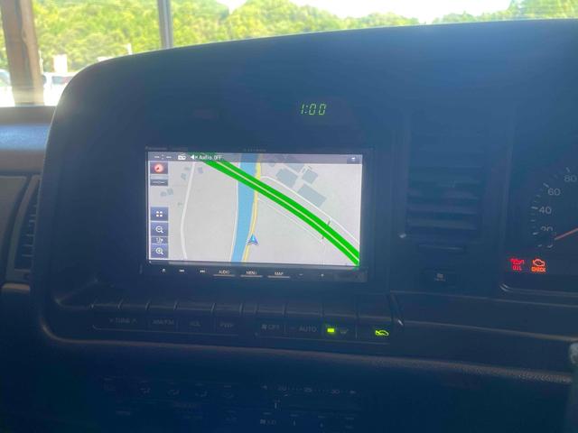クラウン ロイヤルサルーン　バックカメラ　ナビ　ＴＶ　アルミホイール　ＡＴ　パワーシート　ＣＤ　Ｂｌｕｅｔｏｏｔｈ　エアコン（4枚目）