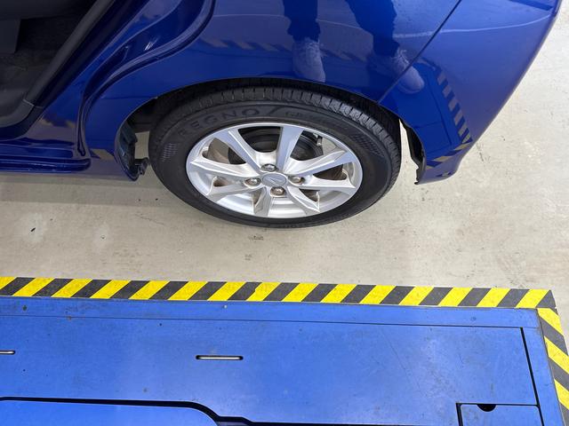 ムーヴ Ｘリミテッド　ＳＡＩＩＩ　インパネシフト　プッシュスタートスイッチ　電子カードキー　アルミホイール　ＡＢＳ　衝突被害軽減システム　オートエアコン　レーンアシスト（19枚目）