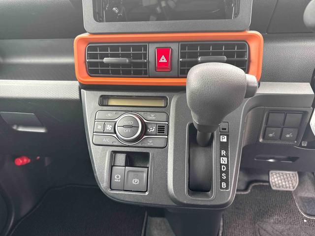 タント ファンクロス　インパネシフト　プッシュスタートスイッチ　電子カードキー　電動パーキングブレーキ　電動スライドドア　衝突軽減システム　レーンキープアシスト　ＡＢＳ　アルミホイール（11枚目）
