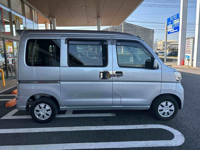 ハイゼットカーゴ クルーズターボＳＡＩＩＩ　ターボ車　４ＷＤ車　インパネオートマ　フォグランプ　リモコンキー　両側スライドドア　衝突被害軽減システム　エアコン　パワステ（4枚目）