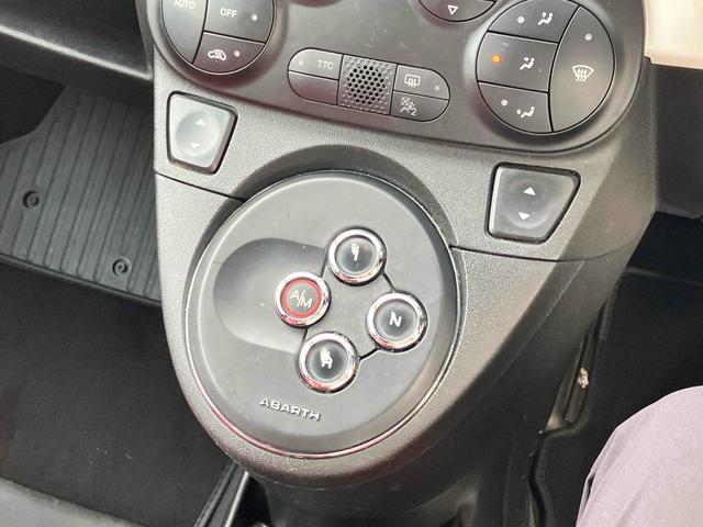 アバルト５９５ ツーリズモ　クリアランスソナー　アルミホイール　レッドレザーシート　パドルシフト　キーレスエントリー　ＡＴ　ＡＢＳ　ＣＤオーディオ　ＨＩＤヘッドライト（5枚目）