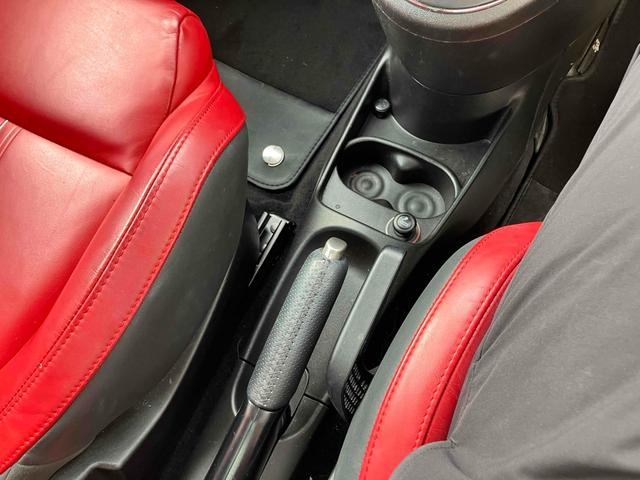 アバルト５９５ ツーリズモ　クリアランスソナー　アルミホイール　レッドレザーシート　パドルシフト　キーレスエントリー　ＡＴ　ＡＢＳ　ＣＤオーディオ　ＨＩＤヘッドライト（6枚目）