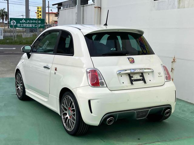 アバルト５９５ ツーリズモ　クリアランスソナー　アルミホイール　レッドレザーシート　パドルシフト　キーレスエントリー　ＡＴ　ＡＢＳ　ＣＤオーディオ　ＨＩＤヘッドライト（16枚目）