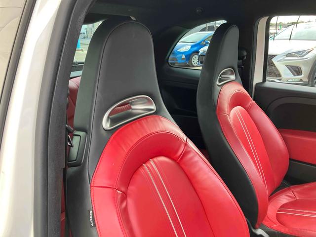 アバルト５９５ ツーリズモ　クリアランスソナー　アルミホイール　レッドレザーシート　パドルシフト　キーレスエントリー　ＡＴ　ＡＢＳ　ＣＤオーディオ　ＨＩＤヘッドライト（42枚目）