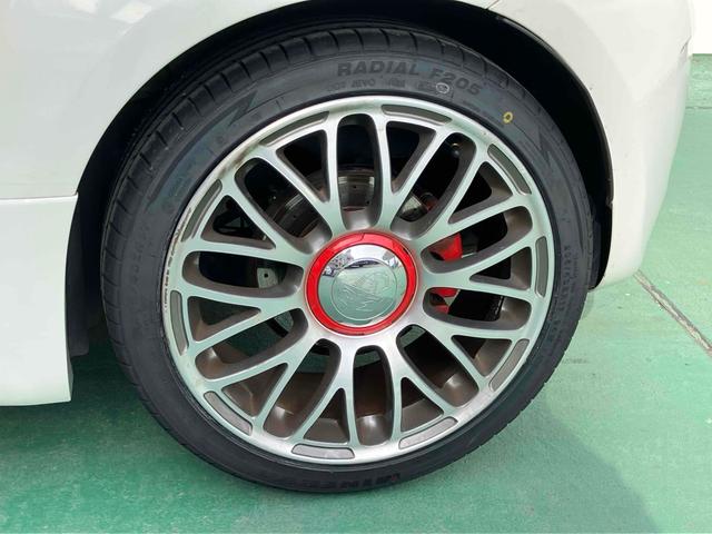 アバルト５９５ ツーリズモ　クリアランスソナー　アルミホイール　レッドレザーシート　パドルシフト　キーレスエントリー　ＡＴ　ＡＢＳ　ＣＤオーディオ　ＨＩＤヘッドライト（51枚目）