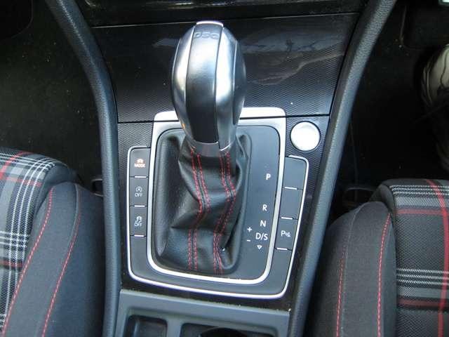 ゴルフＧＴＩ ベースグレード　１７インチアルミホイール　ドライブレコーダー　ナビ　フルセグＴＶ　スマートキー　ＥＴＣ　ワンオーナー（12枚目）