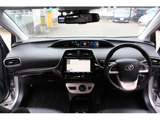プリウス Ａプレミアム　スマートキー　フルセグナビ　Ｂｌｕｅｔｏｏｔｈ　オートヘッドライト　レーンキープアシスト　ＢＳＭ　オートクルーズ　ステリモ　コーナーセンサー　Ｂカメラ　ＥＴＣ　ドラレコ　記録簿　禁煙（3枚目）