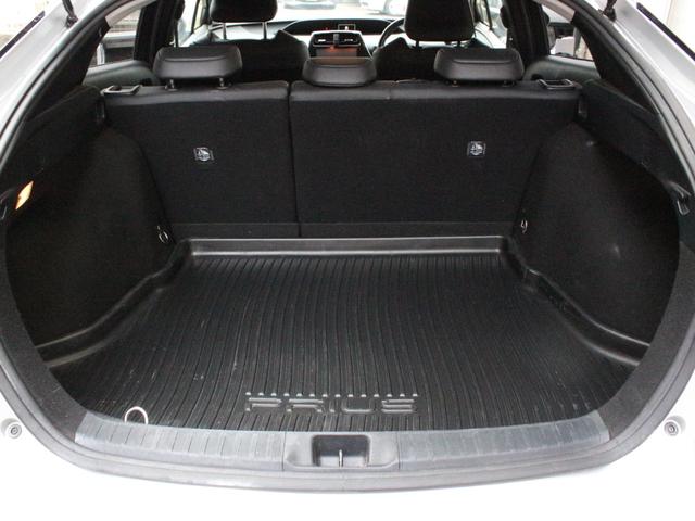 プリウス Ａプレミアム　スマートキー　フルセグナビ　Ｂｌｕｅｔｏｏｔｈ　オートヘッドライト　レーンキープアシスト　ＢＳＭ　オートクルーズ　ステリモ　コーナーセンサー　Ｂカメラ　ＥＴＣ　ドラレコ　記録簿　禁煙（13枚目）