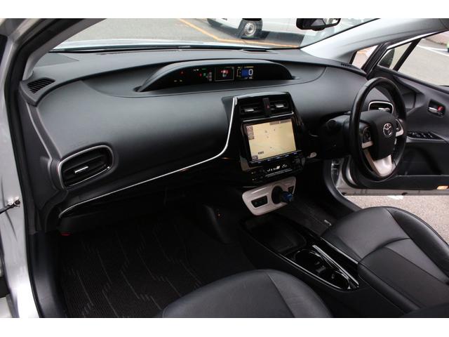 プリウス Ａプレミアム　スマートキー　フルセグナビ　Ｂｌｕｅｔｏｏｔｈ　オートヘッドライト　レーンキープアシスト　ＢＳＭ　オートクルーズ　ステリモ　コーナーセンサー　Ｂカメラ　ＥＴＣ　ドラレコ　記録簿　禁煙（28枚目）