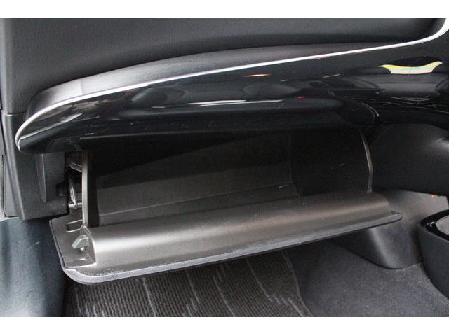 プリウス Ａプレミアム　スマートキー　フルセグナビ　Ｂｌｕｅｔｏｏｔｈ　オートヘッドライト　レーンキープアシスト　ＢＳＭ　オートクルーズ　ステリモ　コーナーセンサー　Ｂカメラ　ＥＴＣ　ドラレコ　記録簿　禁煙（36枚目）