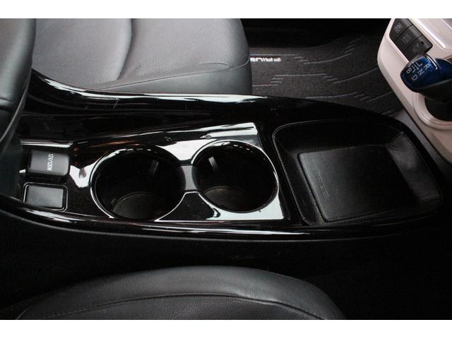 プリウス Ａプレミアム　スマートキー　フルセグナビ　Ｂｌｕｅｔｏｏｔｈ　オートヘッドライト　レーンキープアシスト　ＢＳＭ　オートクルーズ　ステリモ　コーナーセンサー　Ｂカメラ　ＥＴＣ　ドラレコ　記録簿　禁煙（42枚目）