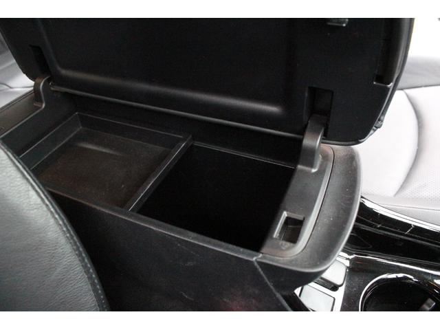 プリウス Ａプレミアム　スマートキー　フルセグナビ　Ｂｌｕｅｔｏｏｔｈ　オートヘッドライト　レーンキープアシスト　ＢＳＭ　オートクルーズ　ステリモ　コーナーセンサー　Ｂカメラ　ＥＴＣ　ドラレコ　記録簿　禁煙（43枚目）