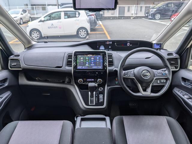 セレナ ハイウェイスター　ＶセレクションＩＩ　フルセグナビ　ＴＶ　Ｂｌｕｅｔｏｏｔｈ　Ｂカメラ　ワイドモニター　後席フラップモニター　両側Ｐスラ　Ｐアシスト　Ａビュー　Ｓハイブリッド　アイドルストップ　ＥＴＣ　前後ドラレコ　デジタルミラー　禁煙（3枚目）