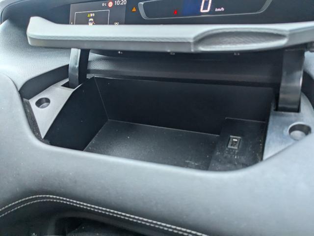 セレナ ハイウェイスター　ＶセレクションＩＩ　フルセグナビ　ＴＶ　Ｂｌｕｅｔｏｏｔｈ　Ｂカメラ　ワイドモニター　後席フラップモニター　両側Ｐスラ　Ｐアシスト　Ａビュー　Ｓハイブリッド　アイドルストップ　ＥＴＣ　前後ドラレコ　デジタルミラー　禁煙（22枚目）