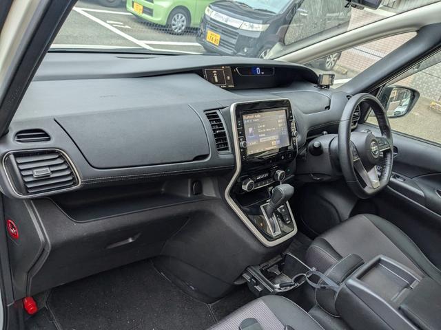 セレナ ハイウェイスター　ＶセレクションＩＩ　フルセグナビ　ＴＶ　Ｂｌｕｅｔｏｏｔｈ　Ｂカメラ　ワイドモニター　後席フラップモニター　両側Ｐスラ　Ｐアシスト　Ａビュー　Ｓハイブリッド　アイドルストップ　ＥＴＣ　前後ドラレコ　デジタルミラー　禁煙（28枚目）