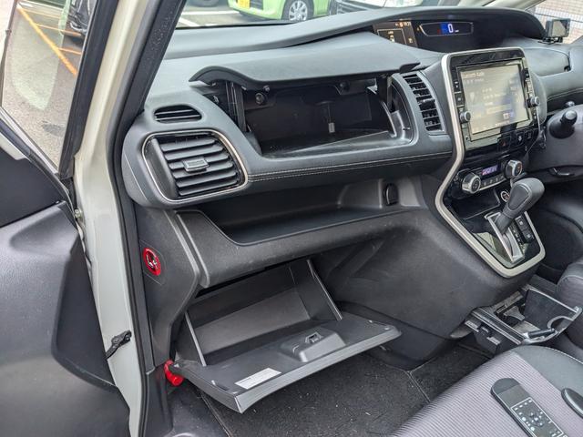 セレナ ハイウェイスター　ＶセレクションＩＩ　フルセグナビ　ＴＶ　Ｂｌｕｅｔｏｏｔｈ　Ｂカメラ　ワイドモニター　後席フラップモニター　両側Ｐスラ　Ｐアシスト　Ａビュー　Ｓハイブリッド　アイドルストップ　ＥＴＣ　前後ドラレコ　デジタルミラー　禁煙（49枚目）