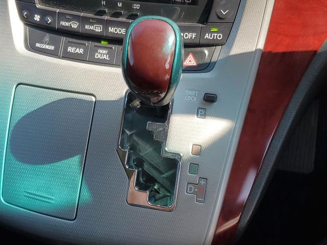 ヴェルファイア ２．４Ｚ　ＥＴＣ　バックカメラ　ナビ　ＴＶ　クリアランスソナー　両側電動スライドドア　オートライト　ＨＩＤ　スマートキー　電動格納ミラー　３列シート　オットマン　ＣＶＴ　アルミホイール　ＣＤ　盗難防止システム（41枚目）
