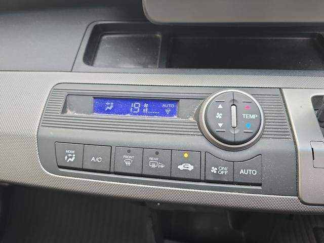 フリードハイブリッド ジャストセレクション　ドライブレコーダー　ＥＴＣ　バックカメラ　ナビ　ＴＶ　オートクルーズコントロール　両側電動スライドドア　オートライト　ＨＩＤ　スマートキー　電動格納ミラー　３列シート　ウォークスルー　ＣＶＴ（9枚目）