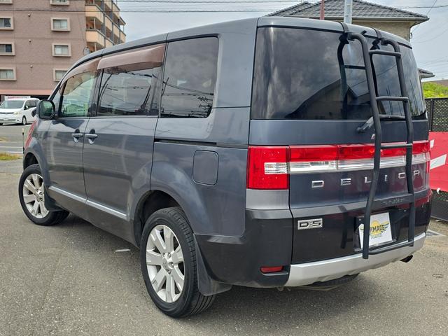 デリカＤ：５ Ｇ　プレミアム　４ＷＤ　ＥＴＣ　全周囲カメラ　ナビ　ＴＶ　オートクルーズコントロール　両側スライド・片側電動　オートライト　ＨＩＤ　電動リアゲート　スマートキー　電動格納ミラー　後席モニター　３列シート　フルフラット（16枚目）