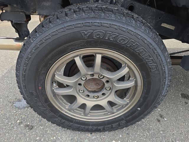 ジムニー ランドベンチャー　４ＷＤ　ナビ　ＴＶ　アルミホイール　キーレスエントリー　電動格納ミラー　革シート　ＭＴ　衝突安全ボディ　ＣＤ　ＤＶＤ再生　ＵＳＢ　ＡＢＳ　エアコン　パワーステアリング　パワーウィンドウ（23枚目）