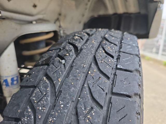 ジムニー ランドベンチャー　４ＷＤ　ナビ　ＴＶ　アルミホイール　キーレスエントリー　電動格納ミラー　革シート　ＭＴ　衝突安全ボディ　ＣＤ　ＤＶＤ再生　ＵＳＢ　ＡＢＳ　エアコン　パワーステアリング　パワーウィンドウ（24枚目）