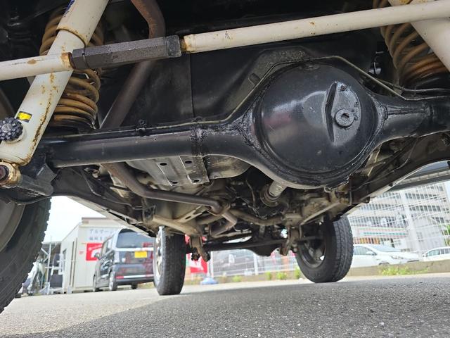 ジムニー ランドベンチャー　４ＷＤ　ナビ　ＴＶ　アルミホイール　キーレスエントリー　電動格納ミラー　革シート　ＭＴ　衝突安全ボディ　ＣＤ　ＤＶＤ再生　ＵＳＢ　ＡＢＳ　エアコン　パワーステアリング　パワーウィンドウ（26枚目）