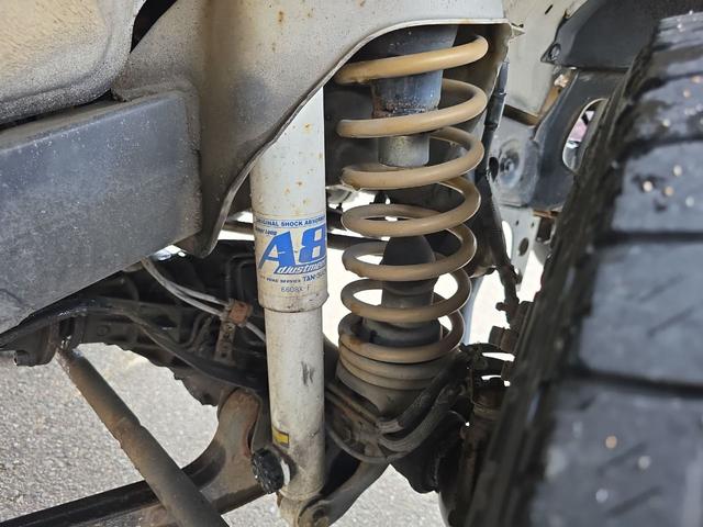 ジムニー ランドベンチャー　４ＷＤ　ナビ　ＴＶ　アルミホイール　キーレスエントリー　電動格納ミラー　革シート　ＭＴ　衝突安全ボディ　ＣＤ　ＤＶＤ再生　ＵＳＢ　ＡＢＳ　エアコン　パワーステアリング　パワーウィンドウ（27枚目）