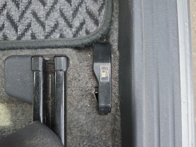 ジムニー ランドベンチャー　４ＷＤ　ナビ　ＴＶ　アルミホイール　キーレスエントリー　電動格納ミラー　革シート　ＭＴ　衝突安全ボディ　ＣＤ　ＤＶＤ再生　ＵＳＢ　ＡＢＳ　エアコン　パワーステアリング　パワーウィンドウ（45枚目）