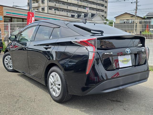 プリウス Ｓ　ＥＴＣ　バックカメラ　ナビ　ＴＶ　アルミホイール　オートライト　ＬＥＤヘッドランプ　ＣＶＴ　スマートキー　アイドリングストップ　電動格納ミラー　盗難防止システム　ＣＤ　Ｂｌｕｅｔｏｏｔｈ（17枚目）