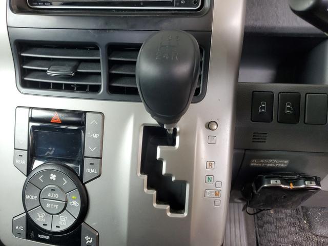 ヴォクシー ＺＳ　煌ＩＩ　ＥＴＣ　バックカメラ　両側電動スライドドア　オートライト　ＨＩＤ　スマートキー　電動格納ミラー　３列シート　ウォークスルー　ＣＶＴ　アルミホイール　ミュージックプレイヤー接続可　盗難防止システム（5枚目）