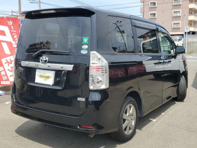 ヴォクシー ＺＳ　煌ＩＩ　ＥＴＣ　バックカメラ　両側電動スライドドア　オートライト　ＨＩＤ　スマートキー　電動格納ミラー　３列シート　ウォークスルー　ＣＶＴ　アルミホイール　ミュージックプレイヤー接続可　盗難防止システム（15枚目）
