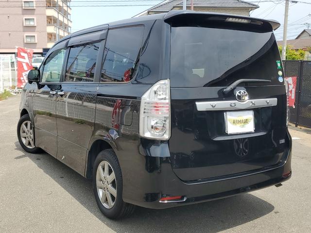ヴォクシー ＺＳ　煌ＩＩ　ＥＴＣ　バックカメラ　両側電動スライドドア　オートライト　ＨＩＤ　スマートキー　電動格納ミラー　３列シート　ウォークスルー　ＣＶＴ　アルミホイール　ミュージックプレイヤー接続可　盗難防止システム（17枚目）