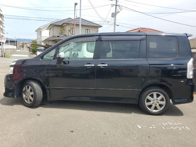 ヴォクシー ＺＳ　煌ＩＩ　ＥＴＣ　バックカメラ　両側電動スライドドア　オートライト　ＨＩＤ　スマートキー　電動格納ミラー　３列シート　ウォークスルー　ＣＶＴ　アルミホイール　ミュージックプレイヤー接続可　盗難防止システム（18枚目）