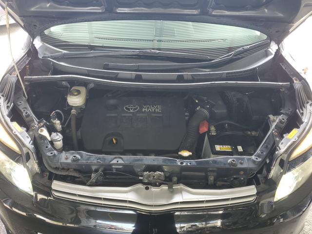 ヴォクシー ＺＳ　煌ＩＩ　ＥＴＣ　バックカメラ　両側電動スライドドア　オートライト　ＨＩＤ　スマートキー　電動格納ミラー　３列シート　ウォークスルー　ＣＶＴ　アルミホイール　ミュージックプレイヤー接続可　盗難防止システム（19枚目）