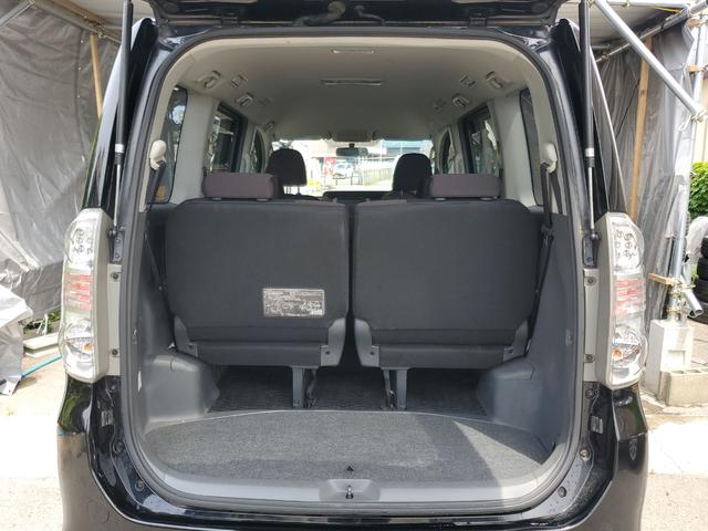 ヴォクシー ＺＳ　煌ＩＩ　ＥＴＣ　バックカメラ　両側電動スライドドア　オートライト　ＨＩＤ　スマートキー　電動格納ミラー　３列シート　ウォークスルー　ＣＶＴ　アルミホイール　ミュージックプレイヤー接続可　盗難防止システム（20枚目）