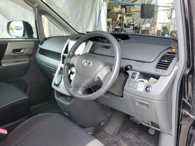 ヴォクシー ＺＳ　煌ＩＩ　ＥＴＣ　バックカメラ　両側電動スライドドア　オートライト　ＨＩＤ　スマートキー　電動格納ミラー　３列シート　ウォークスルー　ＣＶＴ　アルミホイール　ミュージックプレイヤー接続可　盗難防止システム（36枚目）
