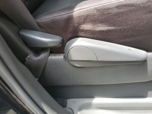 ヴォクシー ＺＳ　煌ＩＩ　ＥＴＣ　バックカメラ　両側電動スライドドア　オートライト　ＨＩＤ　スマートキー　電動格納ミラー　３列シート　ウォークスルー　ＣＶＴ　アルミホイール　ミュージックプレイヤー接続可　盗難防止システム（39枚目）